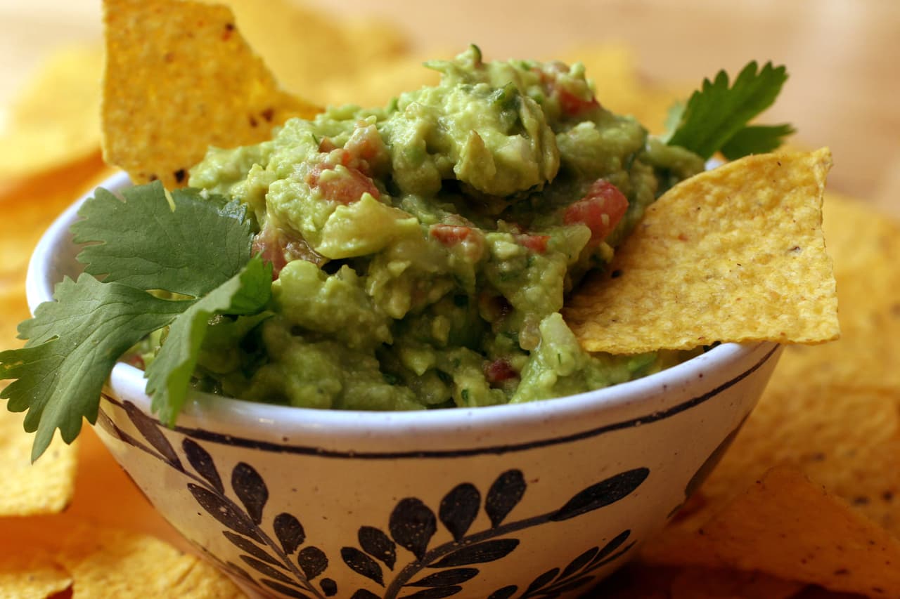 La producción de aguacate alcanzó 1.997.629 toneladas en 2017 en una temporada histórica que consolidó a México como el principal productor mundial de este fruto que es esencial en la preparación del guacamole.