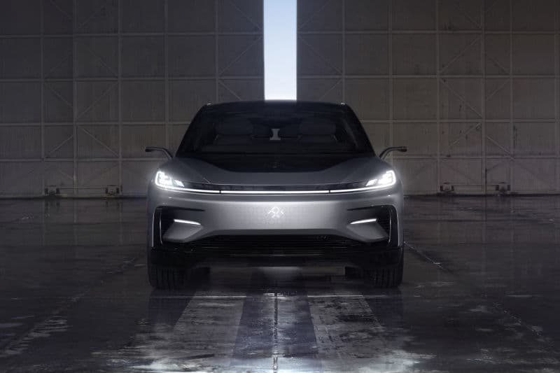 Entre otros dispositivos de avanzada, el FF 91 puede convertir, según la marca, al usuario en la propia llave del vehículo. Este auto incluye un sistema de reconocimiento facial para abrir sus puertas y ponerse en marcha.