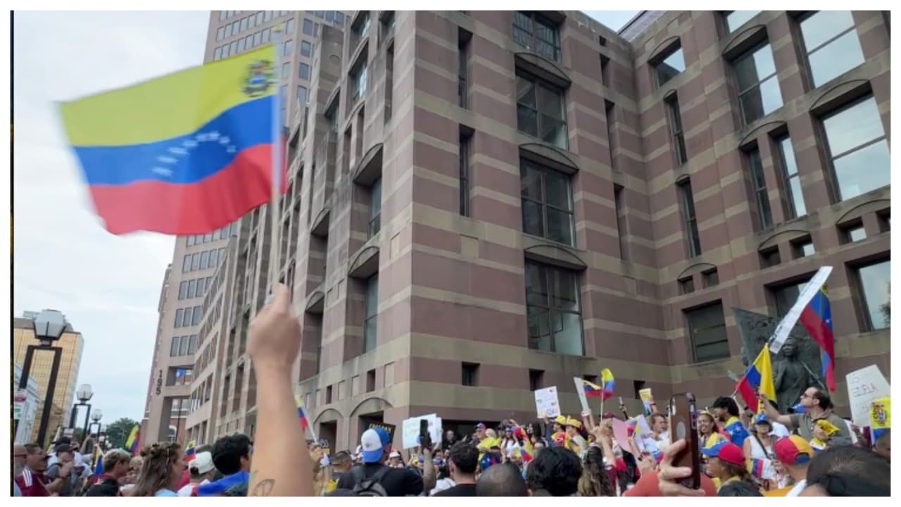 Miles de venezolanos se reunieron en New Haven, Connecticut, para formar parte de la protesta mundial por la libertad de su país y el reconocimiento de los resultados electorales del 28 de julio.