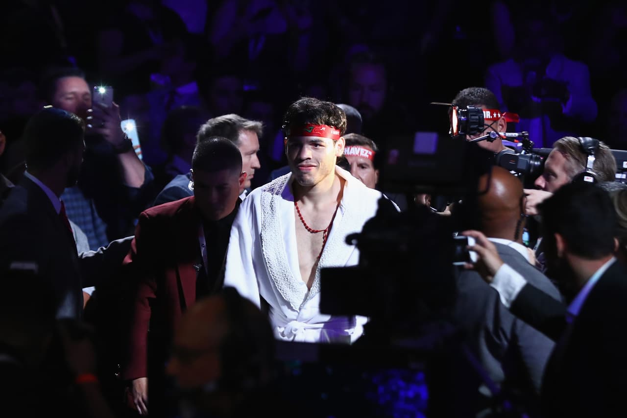 Te acercamos a los golpes que se dieron Saúl 'Canelo' Álvarez en contra de Julio César Chávez Jr., imágenes que te harán sentir en el ring.