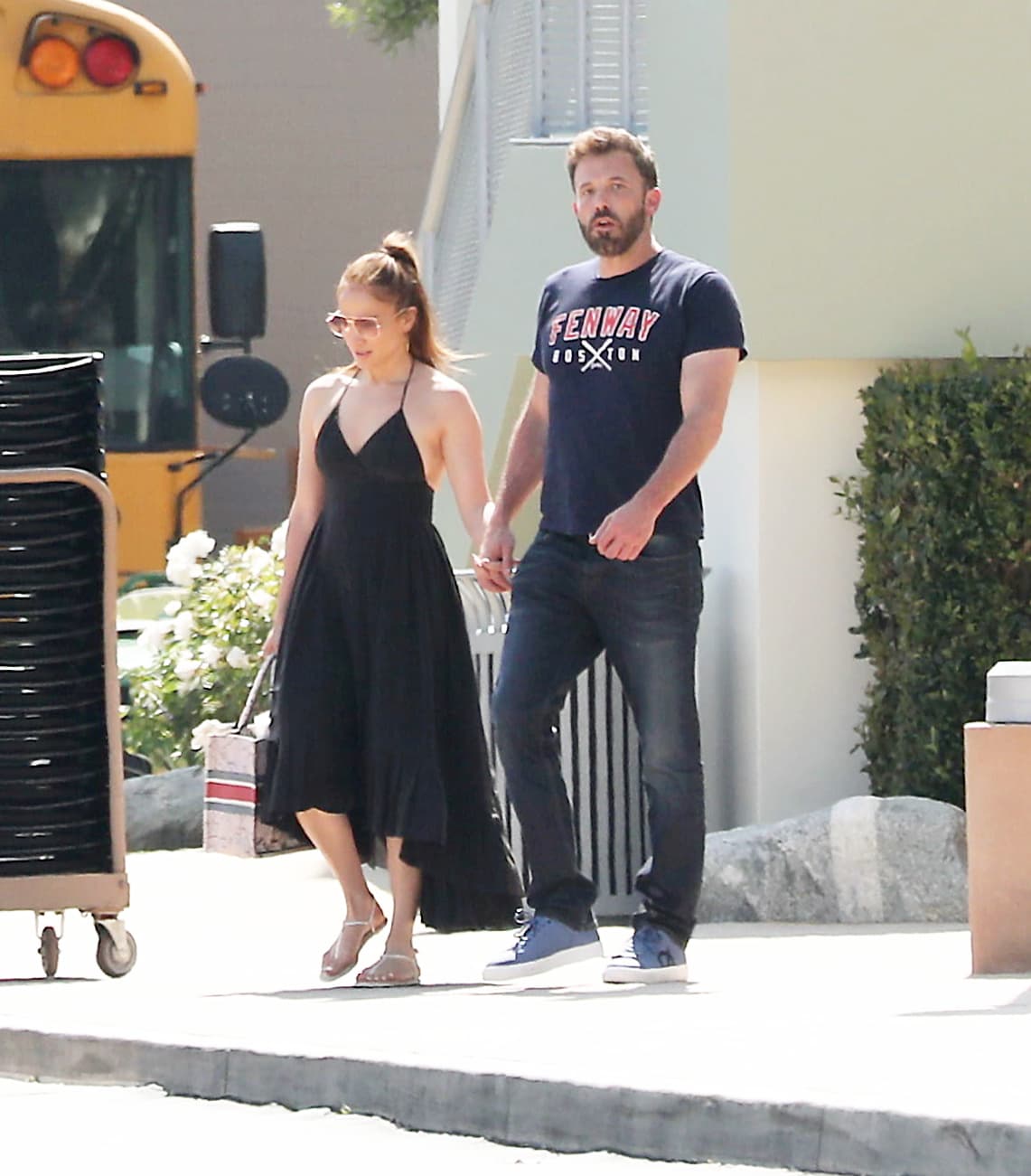 "Ben le dijo a 'Jen' (Garner) y a los niños, para que lo supieran", dijo otro informante de la revista Us Weekly sobre cómo el artista informó a su ex y a su familia que se casaría con la cantante.
<br>