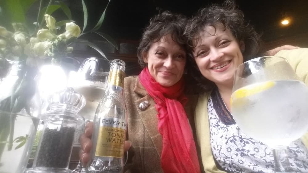 Según un artículo de 'Daily Mail' del 2019, las gemelas abandonaron la actuación para seguir su propio camino profesional. Lisa se convirtió en una abogada mientras que Louise se dedicó a la ciencia. Si bien se mantienen alejadas del mundo artístico, tienen una cuenta en Twitter en donde comparten algunos momentos de su vida.