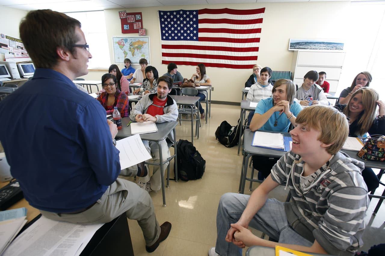 <b>Puesto 9: Oregon.</b> Salario promedio del maestro: 
<b>70,630 dólares.</b> En este estado la tasa de graduación de la escuela secundaria es de 78.7%, la cuarta más baja del país.
<br>