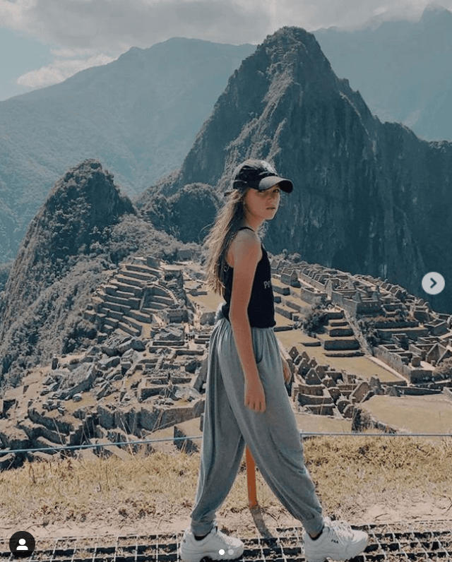 Camil dijo estar orgullosa de su hija y recordó que quiso guiarla en el casting, pero Antonia no se lo permitió: "Como mamá, una siempre se mete. Y yo soy mamá gallina. ¡Hasta quería decirle cómo hacer el casting! Pero ella me dijo: No, yo lo hago a mi manera”.
<br>