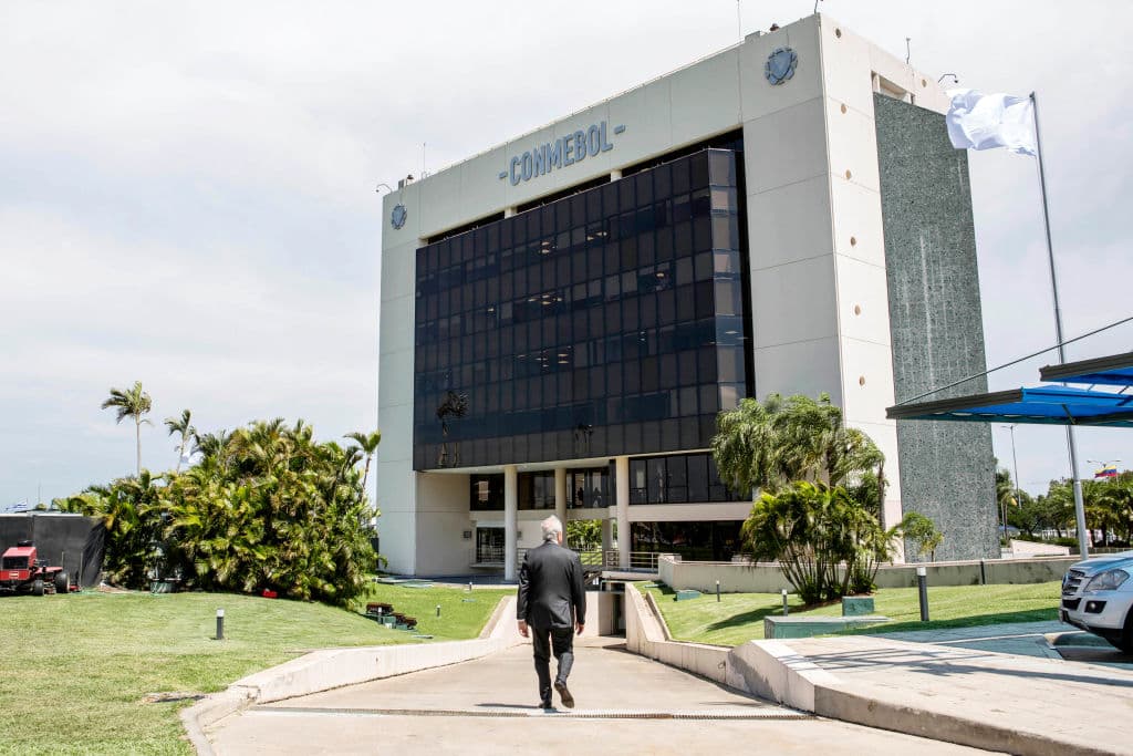 De acuerdo con Florentino y Domínguez, la Conmebol no quiere ganar dinero con esto y se va a crear un fondo con lo que se gane del partido que se usará para luchar contra la violencia en el fútbol.