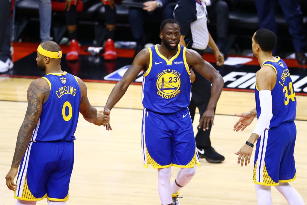 Los Warriors parecían perdidos, con seis puntos de déficit con poco más de dos minutos pero revivieron con dos triples, uno de Klay y otro de Curry.