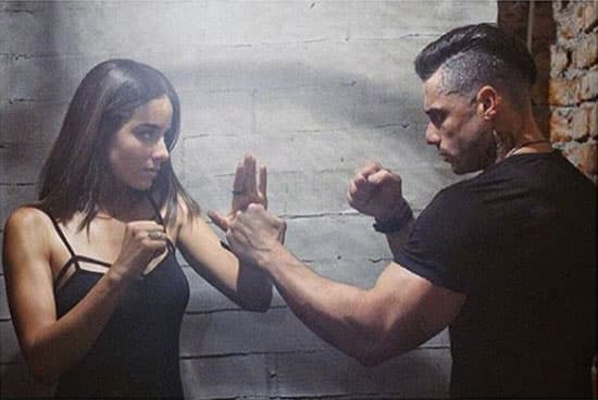 Fue 
<b>Esmeralda Pimentel</b> quien se quedó con el personaje principal de la serie y, en ese entonces, declaró a la prensa que desconocía la razón de los productores para haber despedido a su colega.
<br>