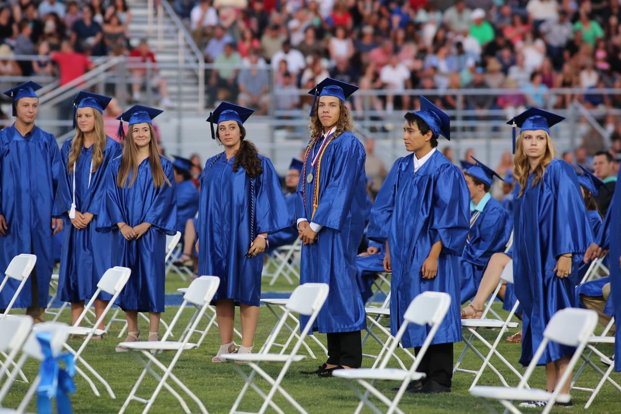 La ceremonia fue en su escuela de Riverside, California.