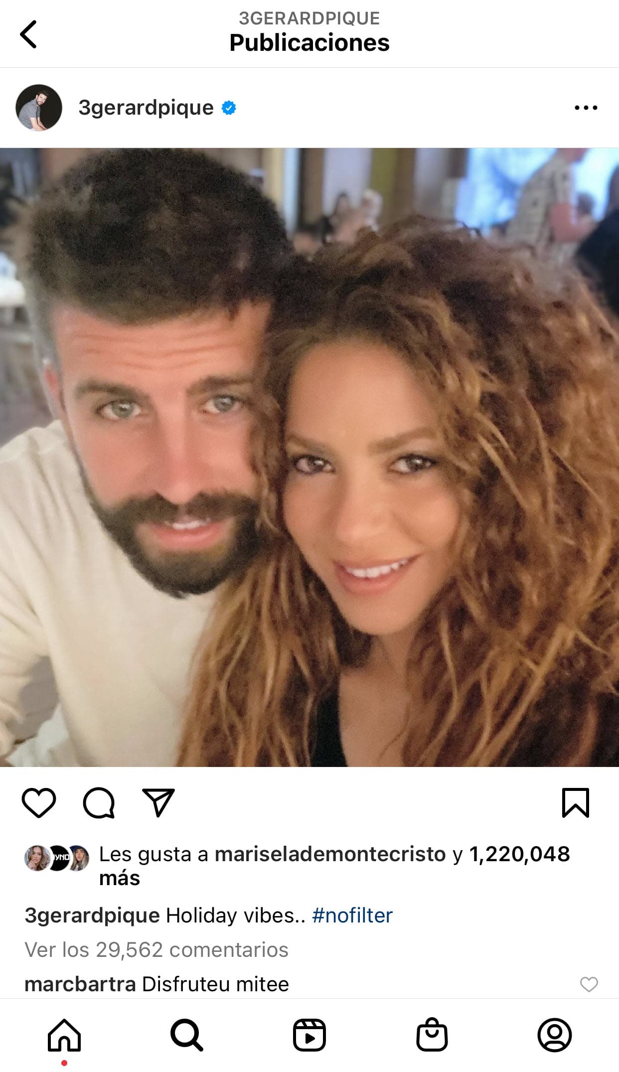 Por ejemplo, aún tenía publicada esta imagen, fechada el 9 de julio de 2021, en la que se le ve muy contento al lado de Shakira: "Vibra de vacaciones", escribió como pie. 
<br>