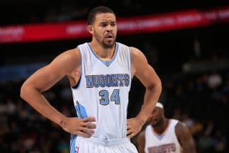 Fanática de la NBA es premiada con un beso