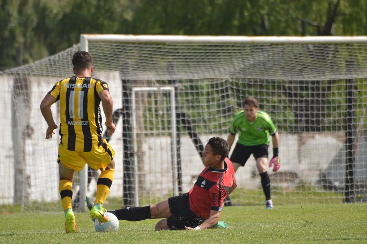 Suspenden jornada en el fútbol de Uruguay por muerte de aficionado