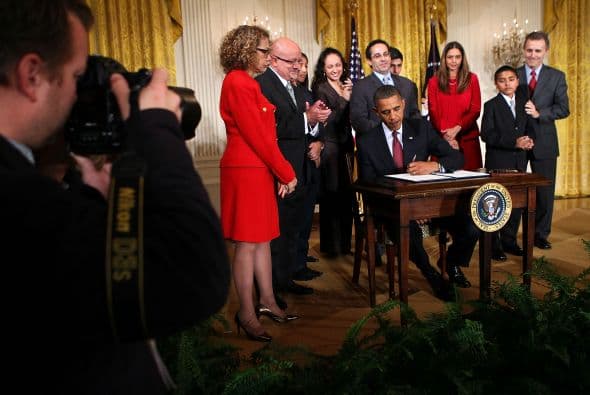 Ahora habrá un mejor grupo de trabajo con miembros de diversas agencias y una Comisión de Asesoría al Presidente de 30 miembros, quienes trabajarán con el programa a fin de darles voz a los estadounidenses en el proceso de creación de política pública con respecto a la educación. Presidirá la Comisión de Asesoría Eduardo Padrón, rector de Miami Dade Community College.