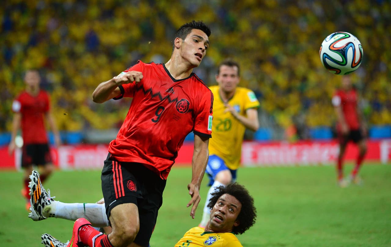 Finalmente, Raúl Jiménez es el último de la generación 2014 que enfrentó a Brasil en el terreno con oportunidad de repetir este lunes. Ese día jugó seis minutos en lugar de Giovani Dos Santos.