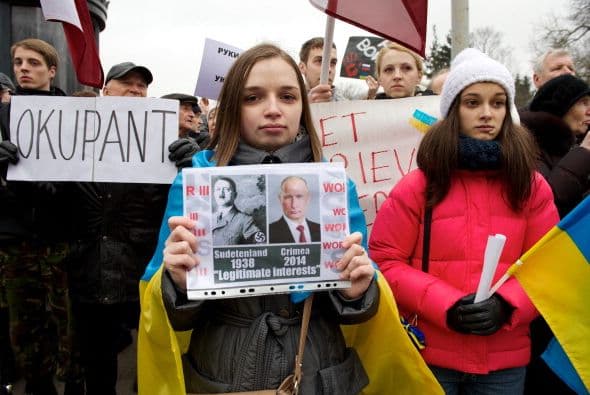 Washington ha dejado claro, no obstante, que reconoce los "legítimos" intereses de Rusia en la zona así como la preocupación de Moscú por la seguridad y el bienestar de la numerosa población de origen ruso que vive en Ucrania, pero ha condenado la decisión de ocupar militarmente un país soberano.