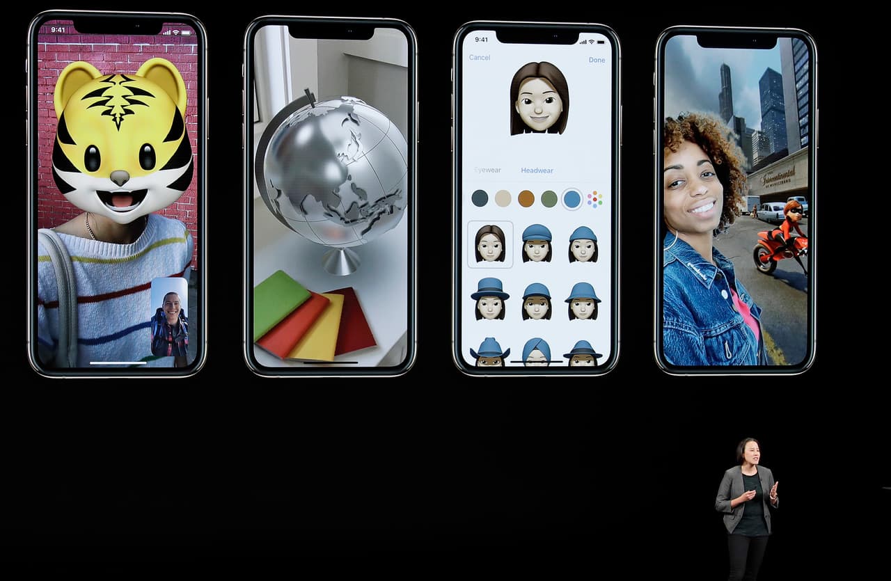 El resto de las características son muy similares a la generación anterior, salvo que se pueden conseguir en color dorado.