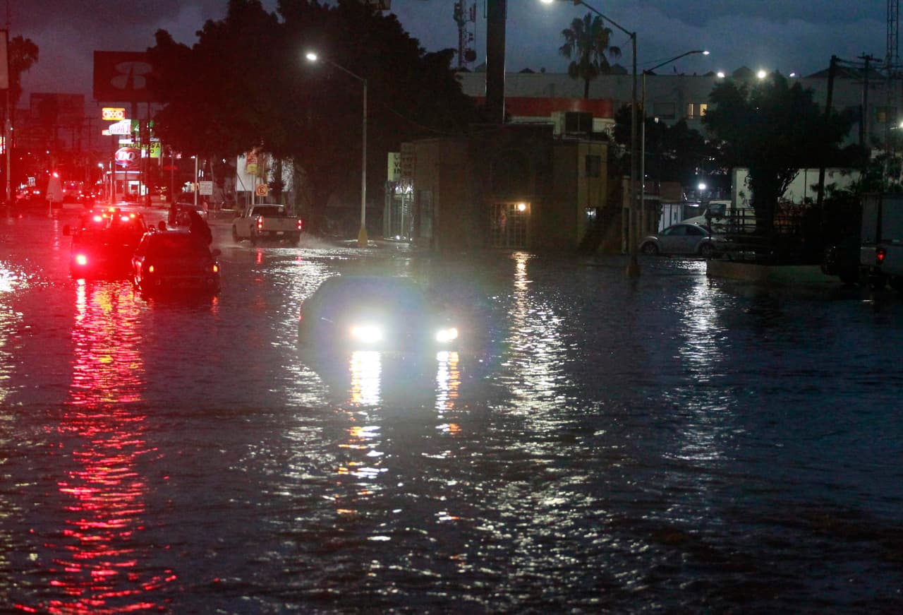 Muere un hombre al cruzar junto a su familia un arroyo crecido por la tormenta Hilary en México