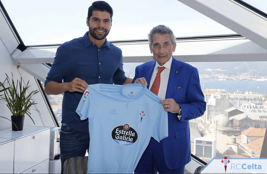 El defensa central mexicano, Néstor Araujo, tiene 25 años y en breve estará paladeando su primera aventura fuera del territorio mexicano con la noticia de que se une al Celta de Vigo de La Liga.