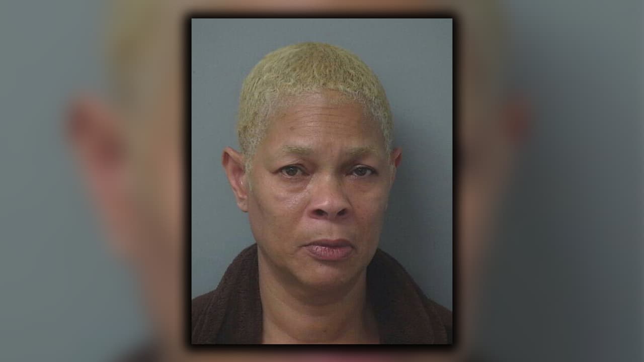 Acusan de homicidio voluntario a la mujer que apuñaló mortalmente a su esposo en Gwinnett