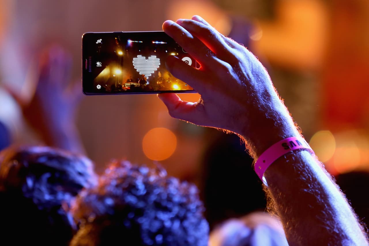 No se pueden traer líquidos. Puedes llevar coches de bebé, frisbees, sillas y botellas de agua reutilizables vacías y desinfectante de manos personalizado en envases pequeños.