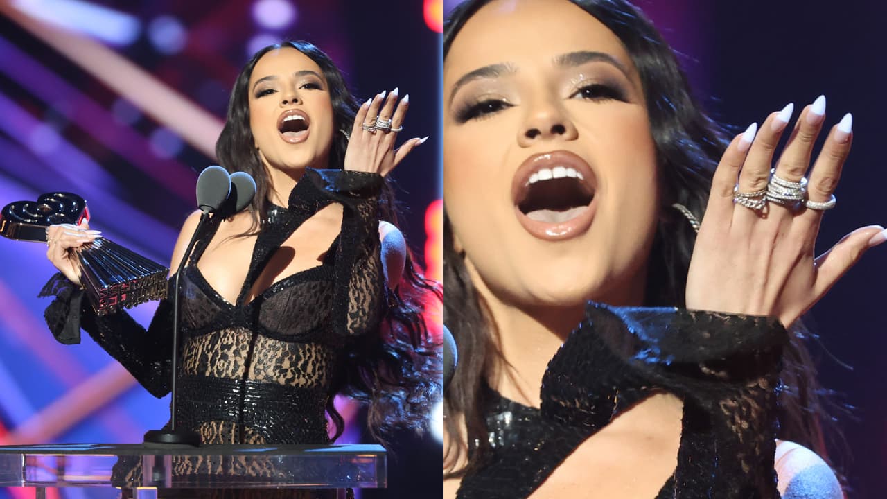 Becky G apareció en los iHeartRadio Music Awards 2023 sin anillo de compromiso.