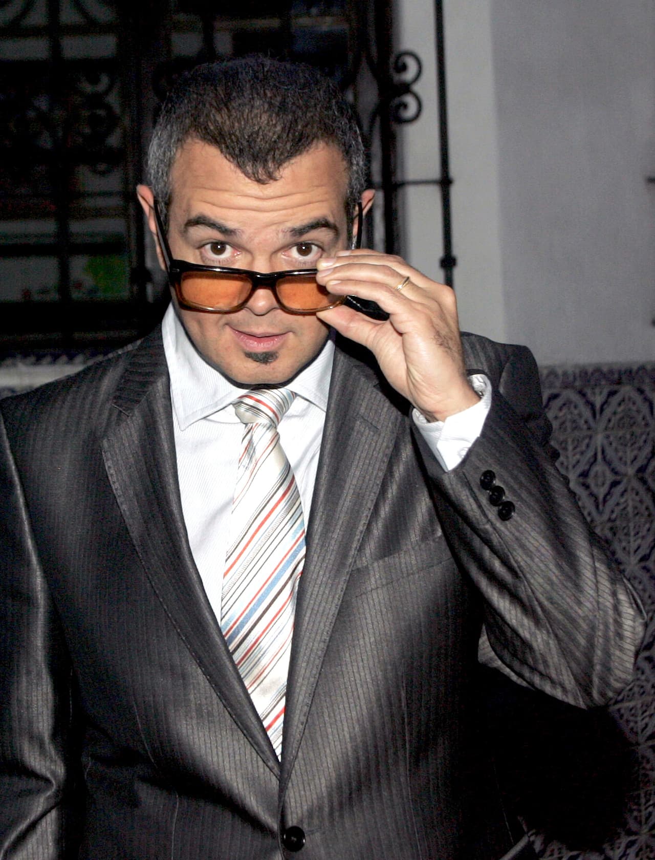 Otro caso es el de Aleks Syntek, quien era un fanático de escribir en Twitter hasta que sus fans lo atacaron por el tema 'El Futuro es Milenario'.