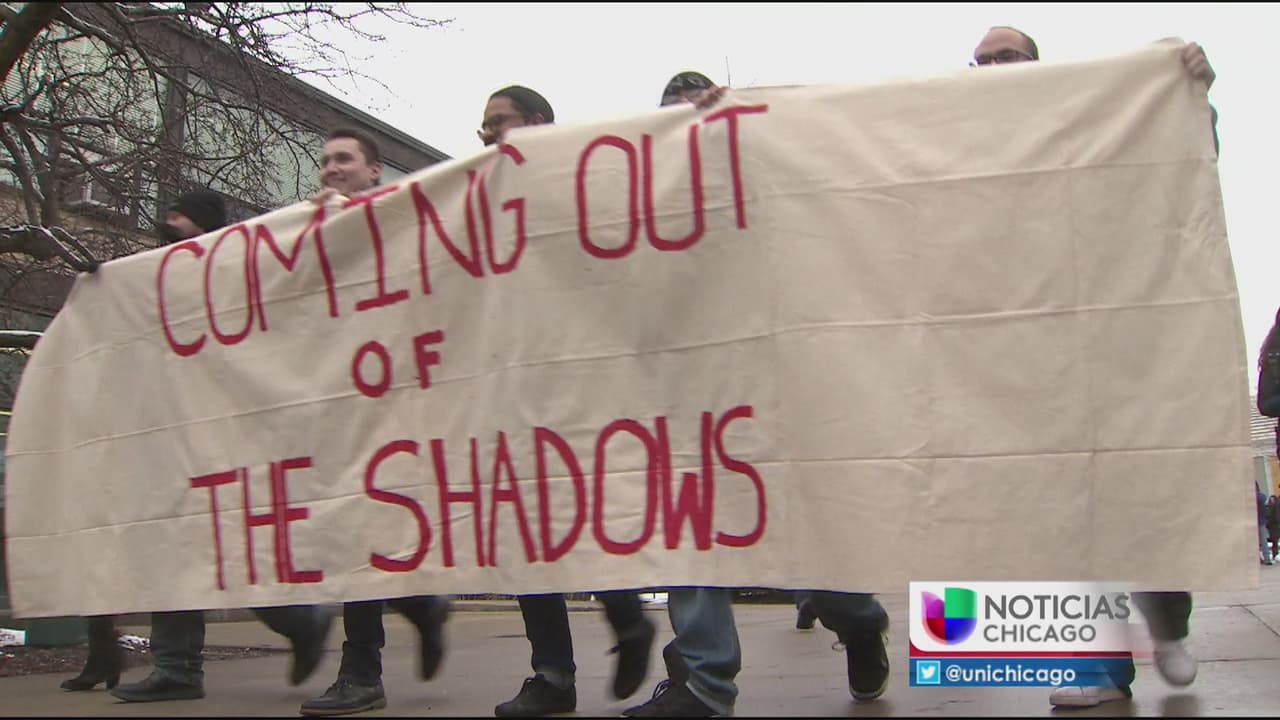 Universitarios indocumentados piden creación de beca y ayuda financiera