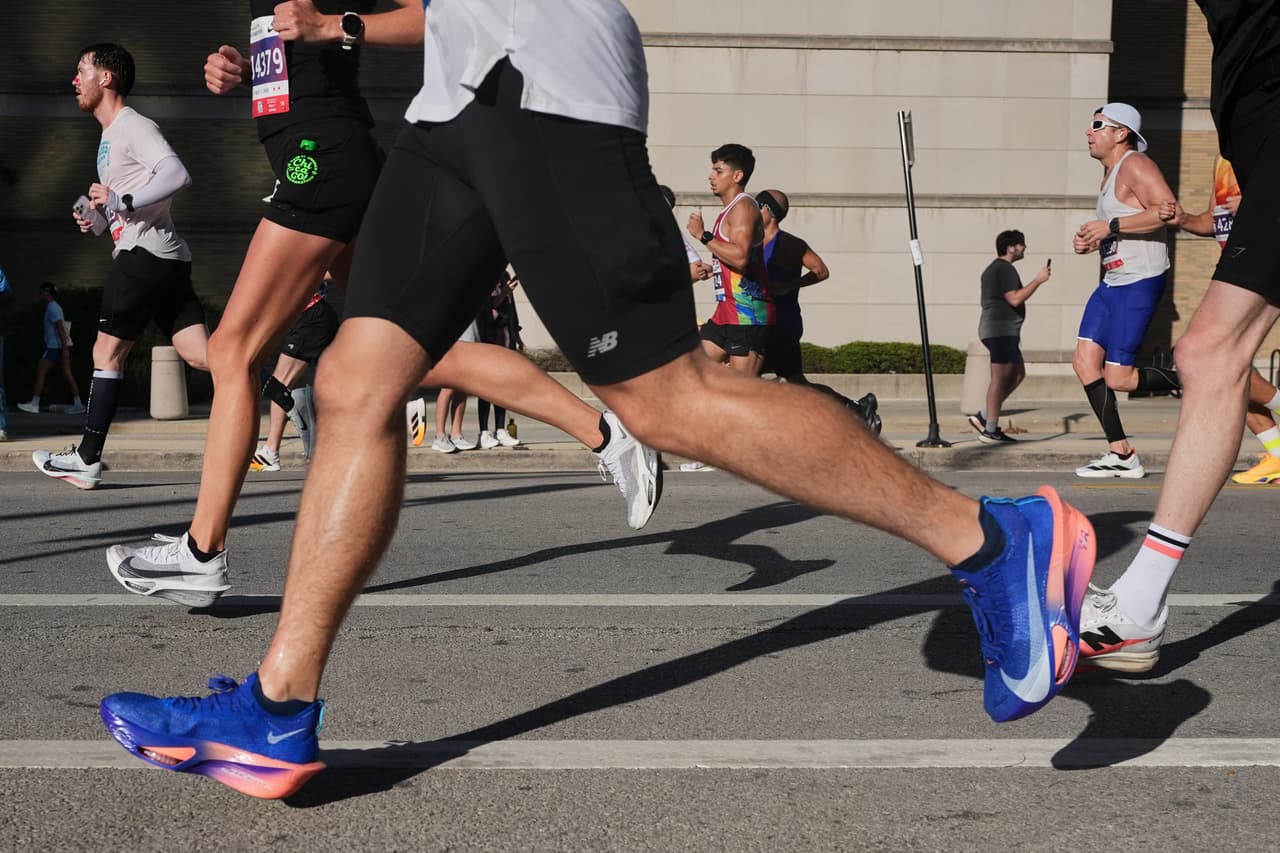 En la categoría 'Masters', 
<b>el veterano Galen Rupp</b>, residente en Oregon, estableció una nueva marca al concluir con 
<b>2:06:54.</b>