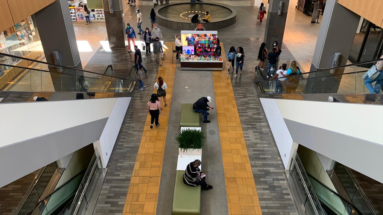 Con 3 millones de pies cuadrados, hoteles y oficinas, este complejo comercial y arquitectónico es considerado una de las joyas de Uptown District. 
<br>