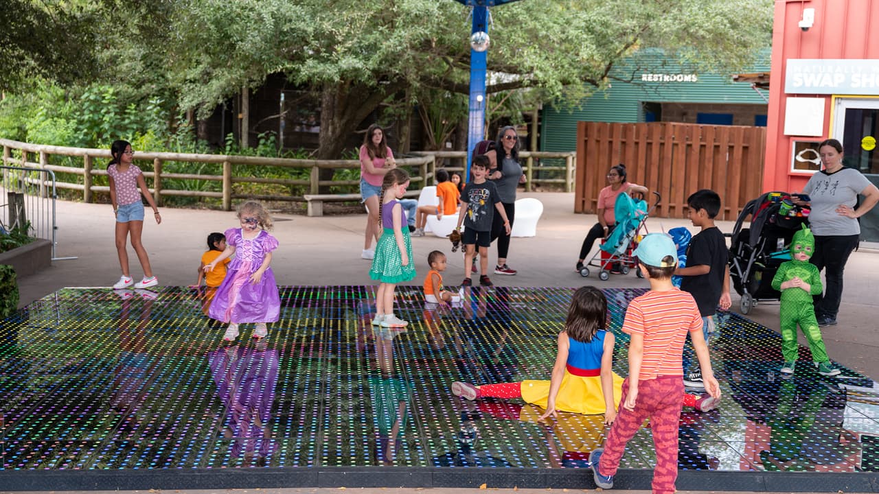 Zoo Boo estará abierto hasta las 8:30pm todos los viernes de octubre.