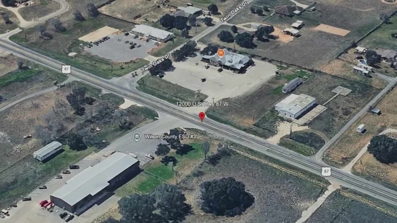 Muere estudiante de 16 años tras volcadura de su vehículo en La Vernia, Texas