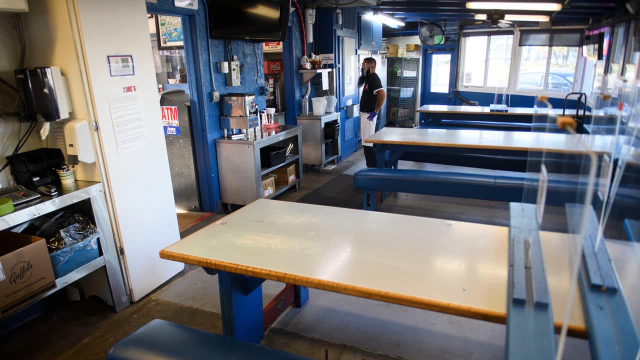 Restaurantes de Bakersfield demandarán a gobernador Newsom por orden de permanencia en casa 