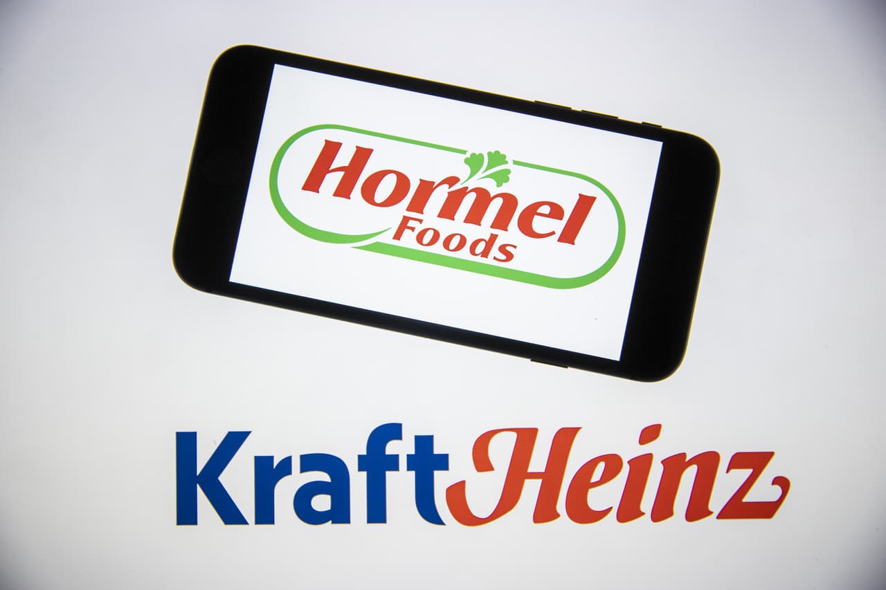 Hormel Foods Corp. es una compañía líder en alimentos preenvasados. Además de ofrecer Spam, se ha adentrado en productos más naturales además de los alimentos enlatados y envasados por los que es más conocida. Aumentó sus ganancias por última vez en noviembre de 2018, y eso marcó el 53º año consecutivo de aumentos.
