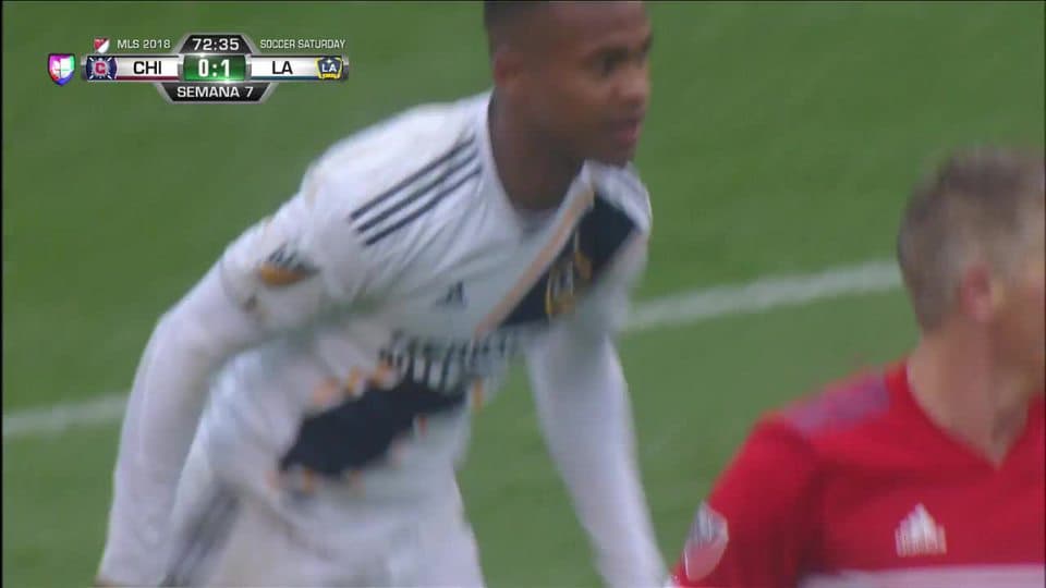 Tiro desviado de Jonathan dos Santos