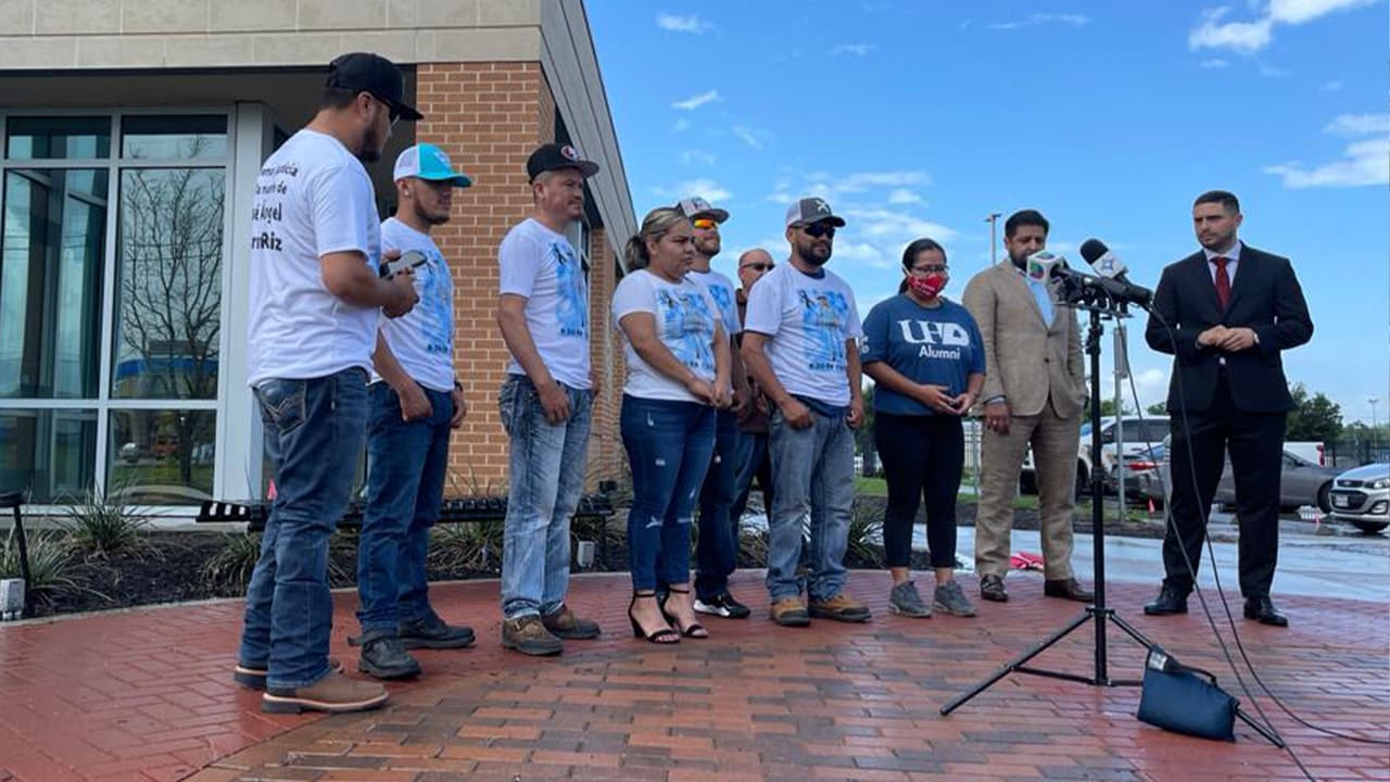 La oficina les dijo al abogado y la familia que la investigación está siendo realizada por la fiscalía de Fort Bend.