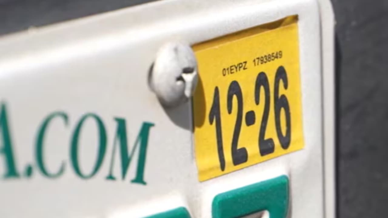 Florida aprueba eliminar el sticker anual de placas: ¿qué cambia para conductores?