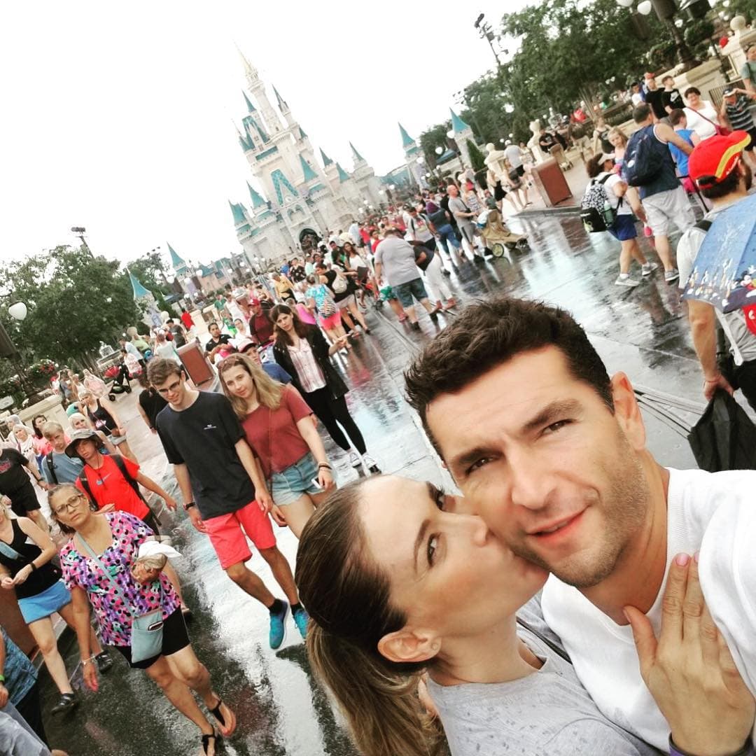 <b><a href="http://www.univision.com/temas/jacqueline-bracamontes">Jacqueline Bracamontes</a></b> y 
<b>Martín Fuentes</b> han vivido situaciones bastante delicadas, desde la pérdida de un bebé, hasta la supuesta infidelidad por parte de él, pero lo que es un hecho es que esta familia irradia un gran amor.