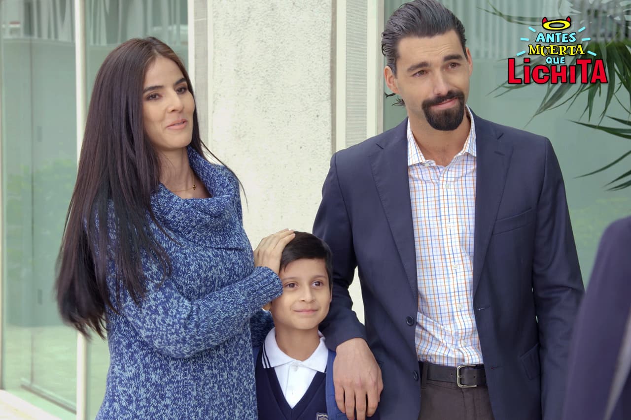 Ángel y Martha le explican a Roberto que decidieron adoptar a Tomás y seguir con sus vidas.