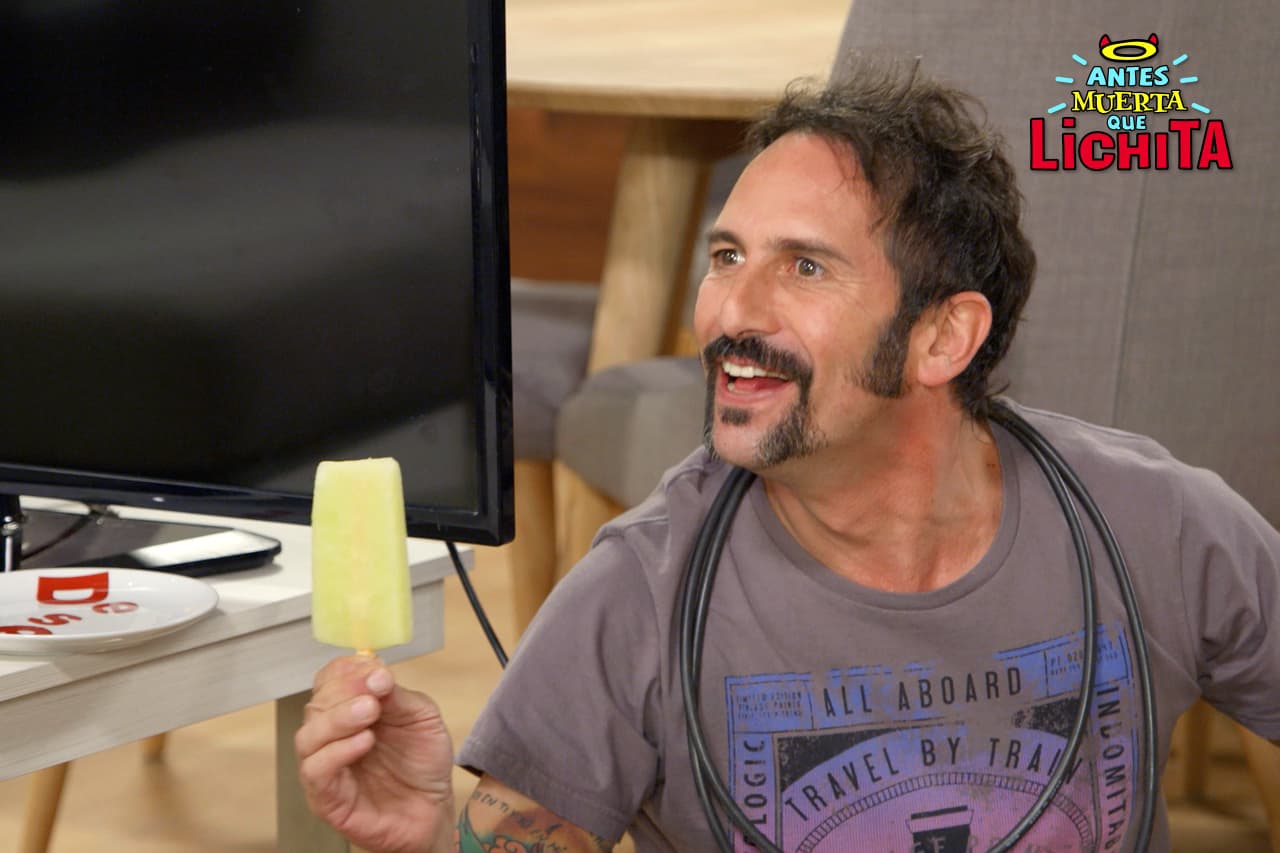 Gumaro le propone a Roberto contarle toda la verdad a Augusto para que los ayude a localizar y recuperar a Mateo.