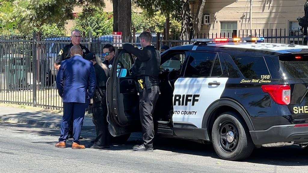 Dos adolescentes detenidos después de que un joven de 16 años recibió un disparo en la pierna durante un tiroteo en Arden-Arcade