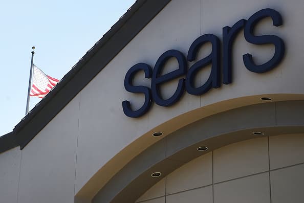 La relación de 92 años de San Antonio con Sears ha llegado a su fin cuando la tienda ubicada en Rolling Oaks cierra sus puertas.