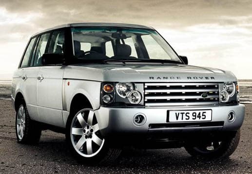La Land Rover Range Rover es, lógicamente, la versión más avanzada que se comercializa en el Reino Unido. La misma trae un motor V8 supercargado de 4.4 litros diésel, y genera una potencia total de 339 caballos de fuerza, que se traslada al piso con una transmisión de ocho velocidades.