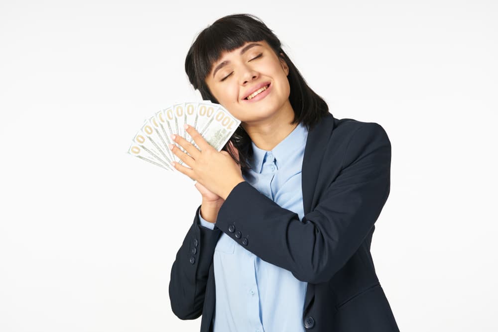 Establece nuevos retos o caminos profesionales o económicos. Busca invertir en algo. Haz tu guardadito. Confía también en tu intuición. ¿Qué te dice sobre cómo estás gastando tus quincenas?