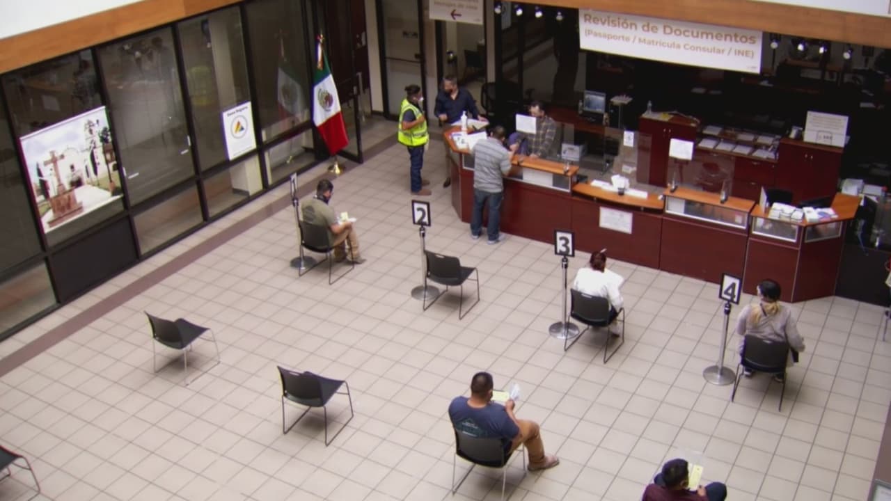 Crece inconformidad por escasez de citas, falta de pasaporte y matrículas en el consulado de México en Dallas