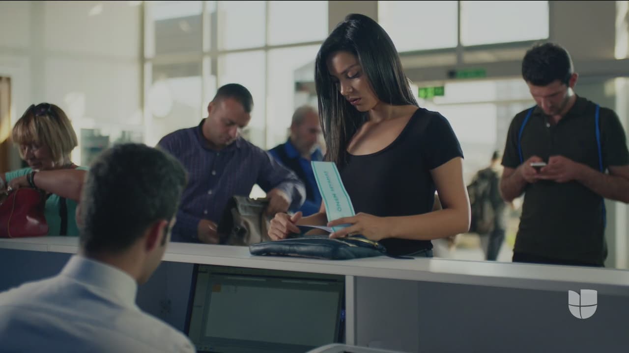 Tras tomar algunas joyas para empezar una nueva vida, 
<b>Zeynep</b> compró un boleto de autobús para salir lo más pronto posible de la ciudad.