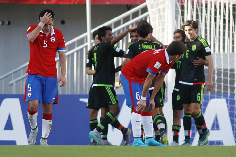 Finalmente, Eduardo Aguirre se coló en la defensiva chilena para aprovechar un buen centro que agarró desprevenido al portero, para anotar el tercer gol del encuentro.