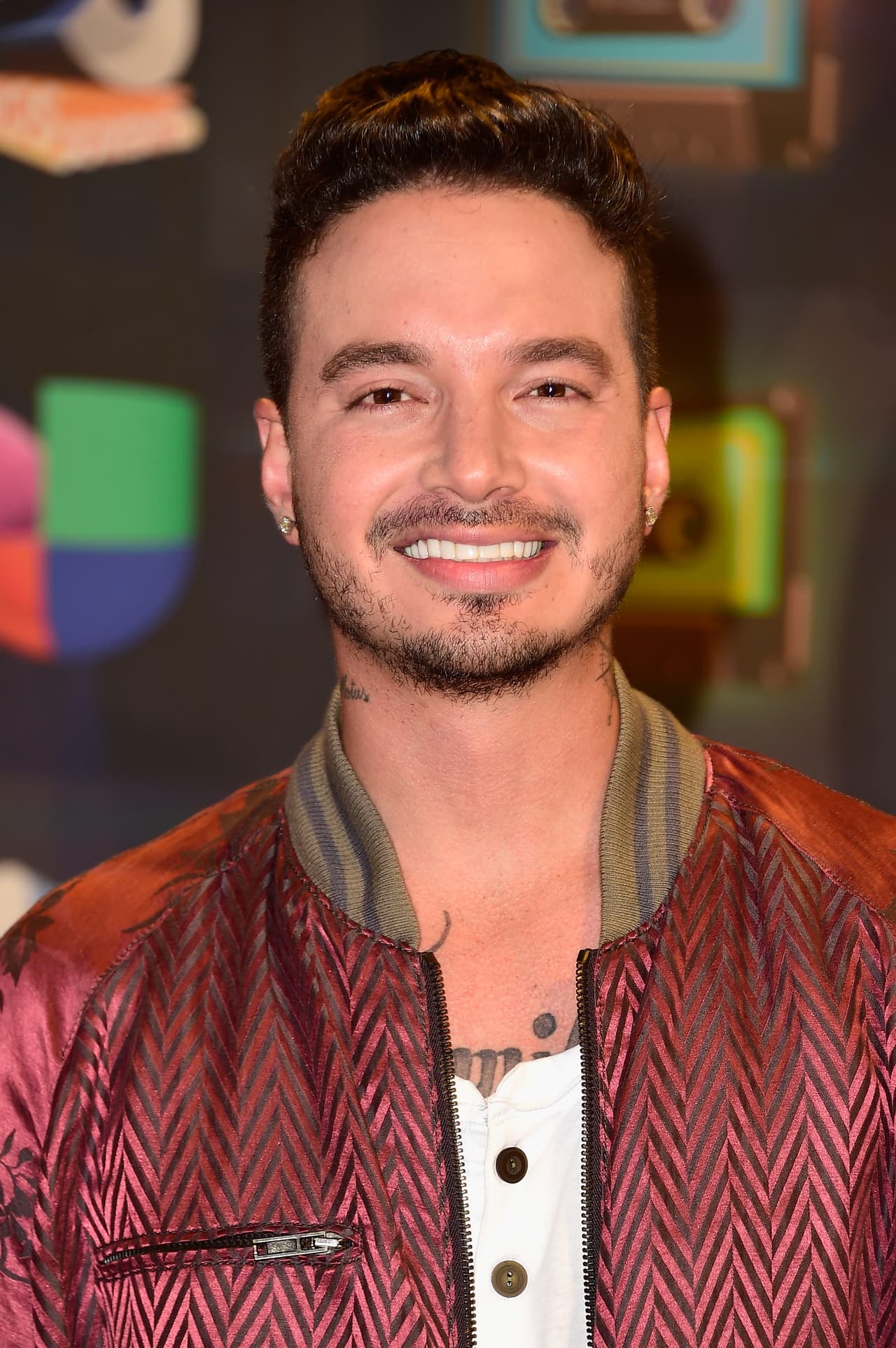Y para hacer este lanzamiento más interactivo, Balvin invitó a todos a ingresar a una página de internet y tomarse una foto con la etiqueta #YoSoyCarlosDavid... la dinámica ha sido divertida y sus fans han enloquecido.