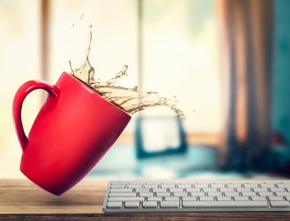 <b>Representación mediante objetos</b>
<br>Los espíritus poseen energía ligera que tiene ciertas propiedades de la fuerza electromagnética y por lo tanto pueden actuar de maneras misteriosas con los objetos. Sin embargo, esto es muy inusual que ocurra ya que ellos no quieren asustarnos, pero muchas veces los espíritus lo harán si tienen algo muy importante que decirnos, especialmente si estamos atravesando momentos difíciles en nuestras vidas.