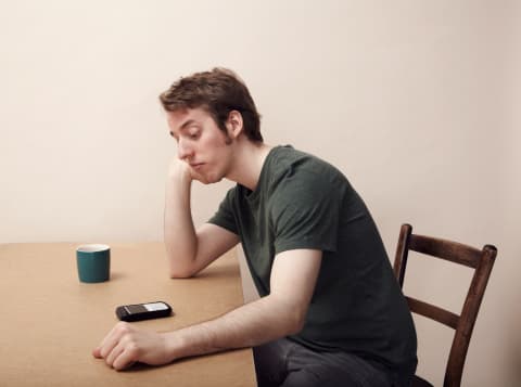 Hombre gana la lotería; dice que su vida se volvió aburrida.