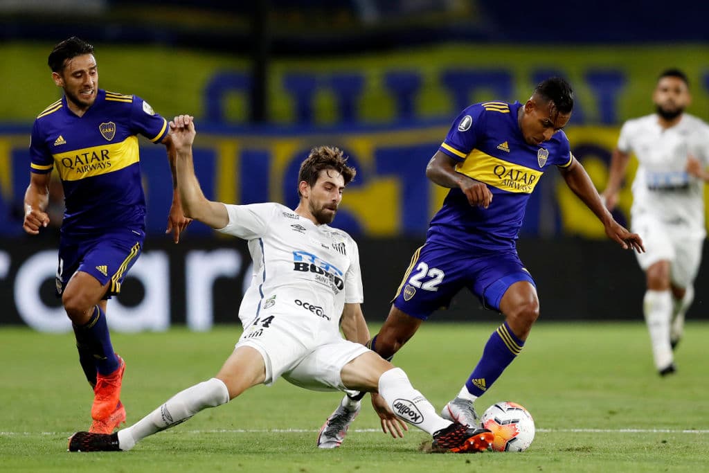 Sin ventaja para nadie, Boca y Santos deberán resolver la eliminación en Brasil tras el empate 0-0 del día de hoy en la Bombonera.