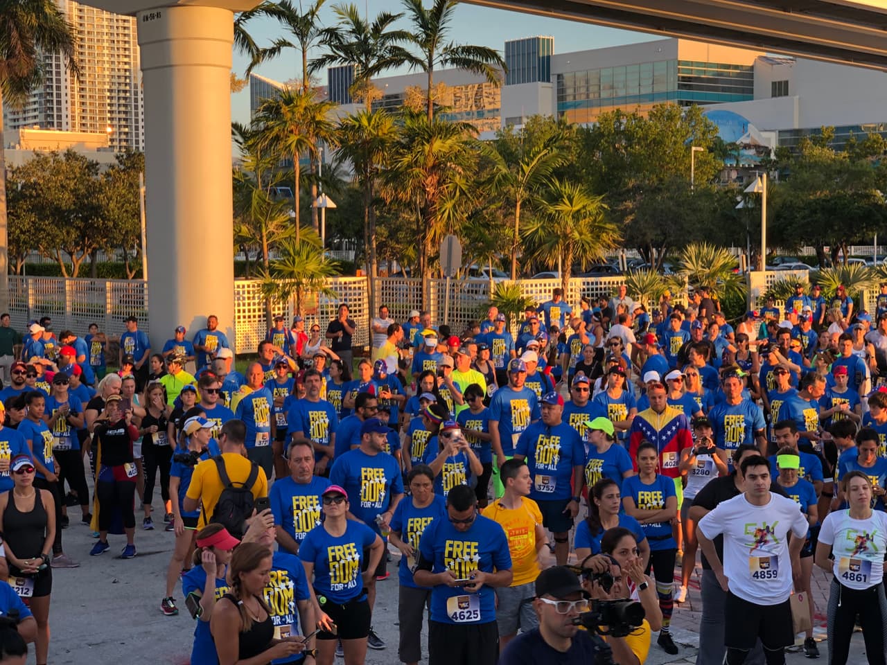 Con el Himno Nacional de Venezuela se dio inicio a la carrera.